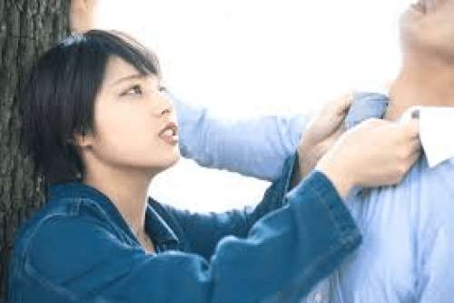 【年下彼女のデメリット】甘やかしすぎてだんだんわがままになるかも…
