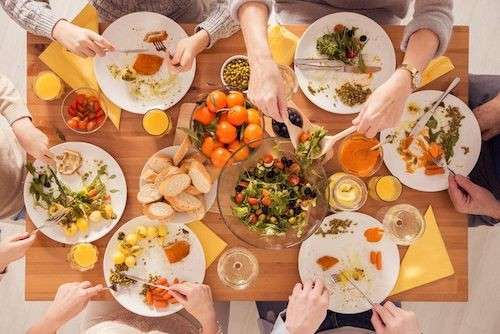 レストランで異なるメニューを注文する派！