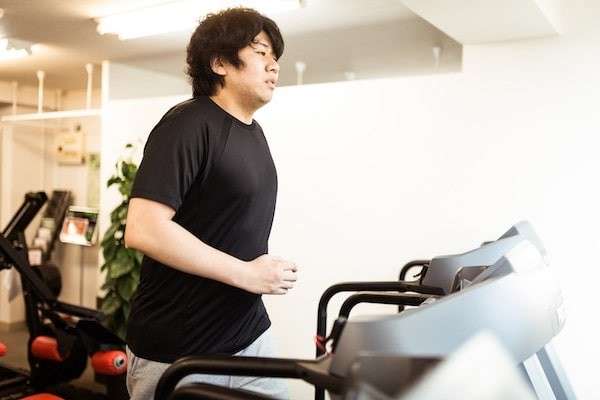 絞りながら筋トレした方が、マッチョになれるという意見