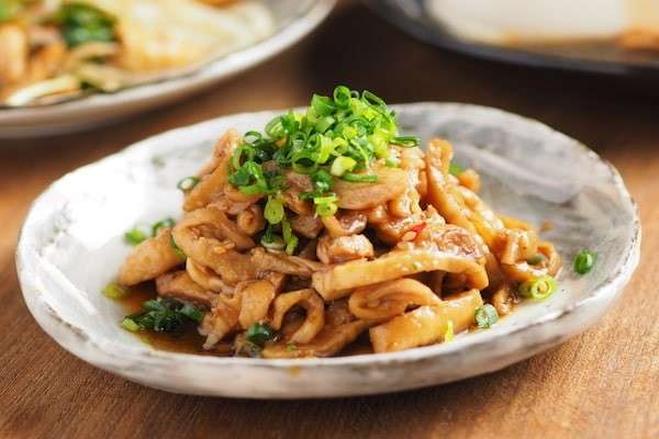 鶏皮は美味しい...！