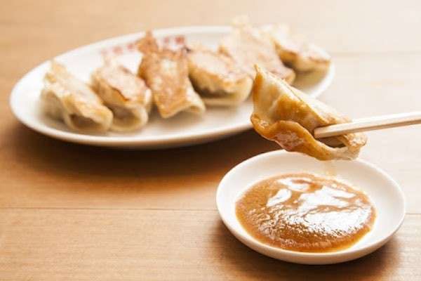 【六甲みそ「餃子の味噌だれ」】は好き嫌いが分かれる？