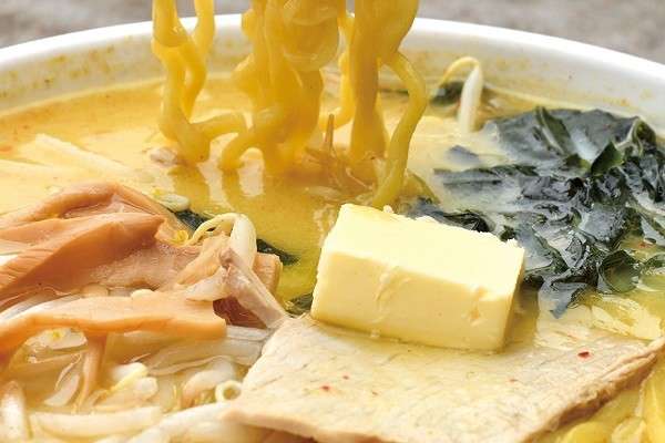 【青森名物 味噌カレー牛乳ラーメン】の特徴・魅力