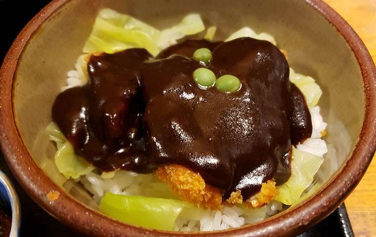 【おかやまデミカツ丼】の特徴・魅力