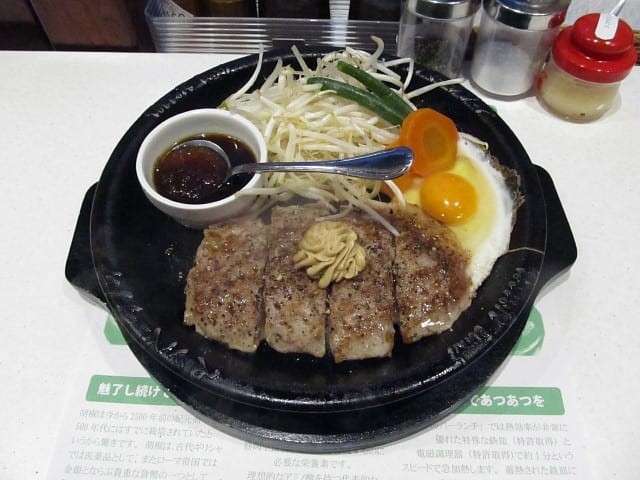  100％ビーフハンバーグ目玉焼き150g