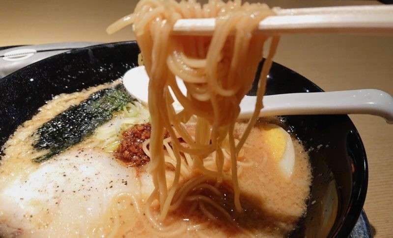 醤油豚骨ラーメンの先駆け