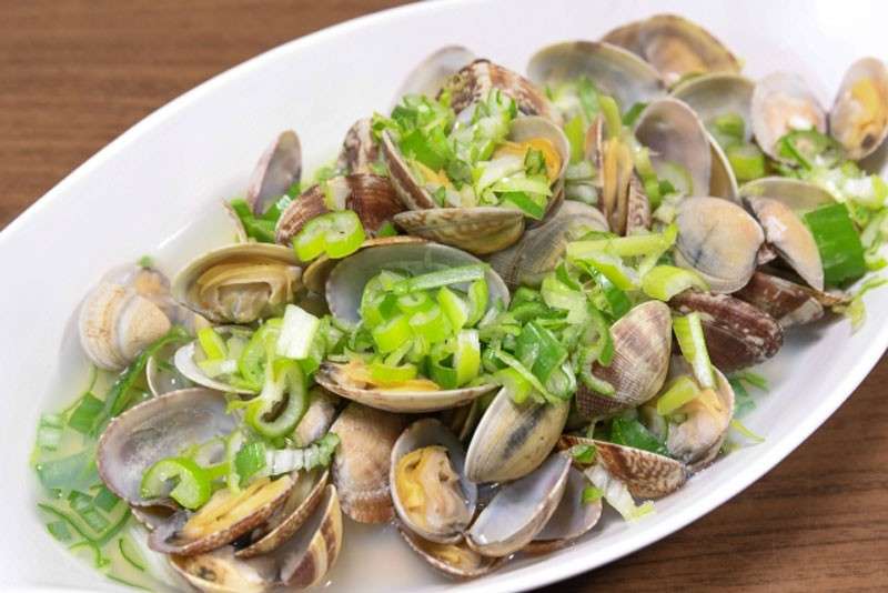 バターとお酒でアサリの酒蒸しに!