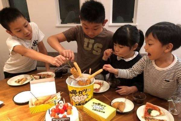 居酒屋的な要素もあるが、ファミリー層にもOKな串カツ屋