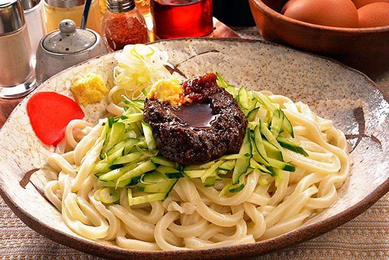 盛岡じゃじゃ麺とジャージャー麺との違い