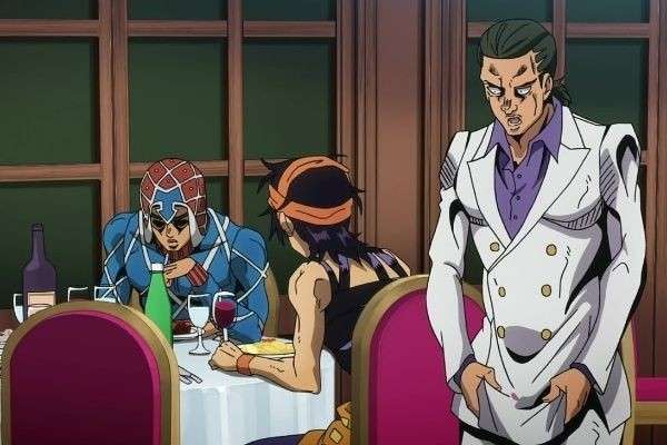 一般人を囲って蹴りを入れるシーン