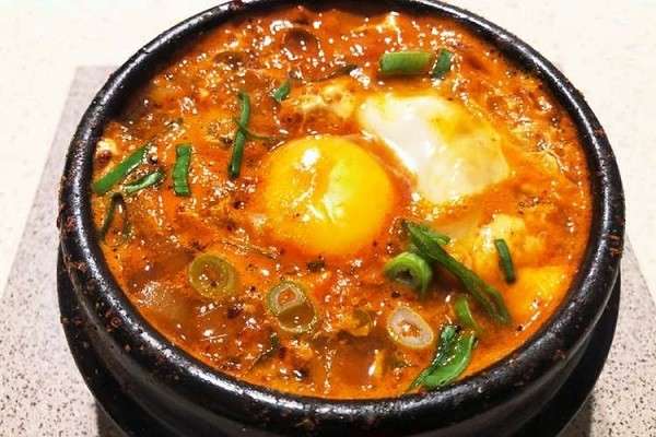 【スンドゥブチゲ（純豆腐チゲ）】の特徴・魅力