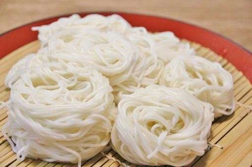 【素麺の盛り付け】氷水につけないで出すの特徴・魅力