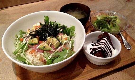 【マグロアボカド丼】の特徴・魅力