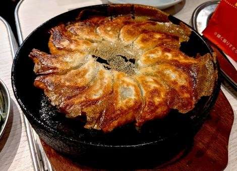 鉄鍋餃子の特徴