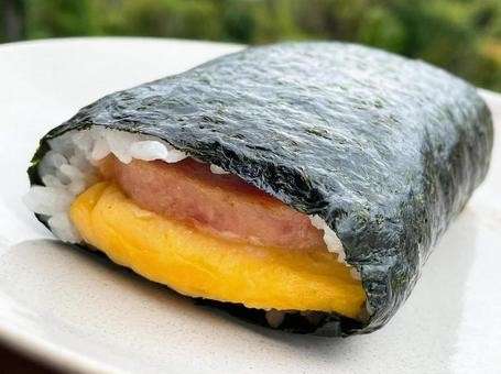 【ポークたまごおにぎり】の特徴・魅力