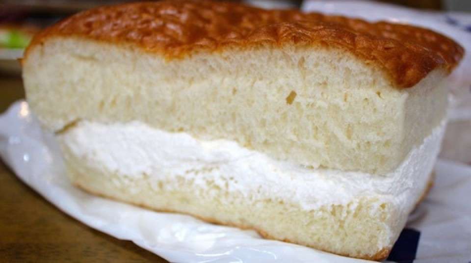 長野県の名物「牛乳パン」