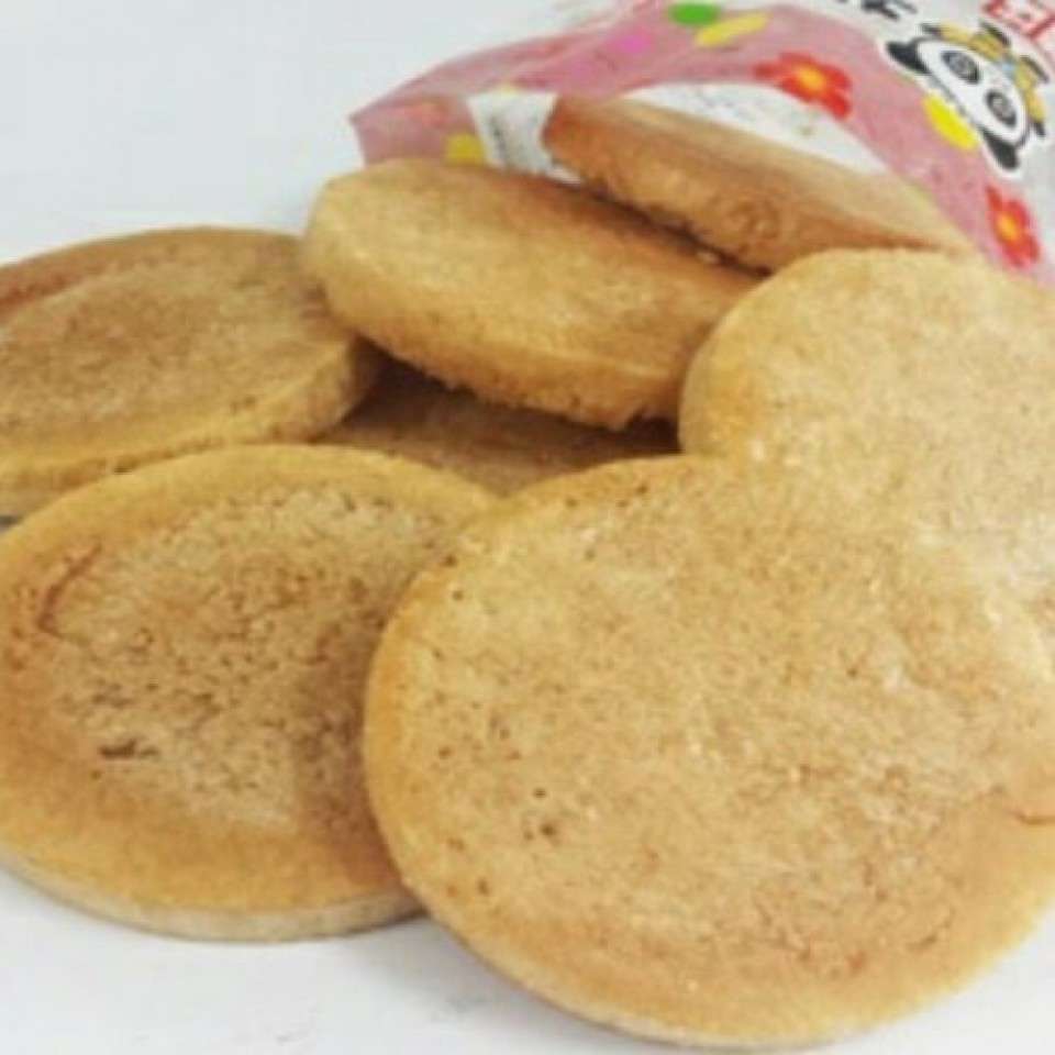 沖縄県の名物「塩せんべい」