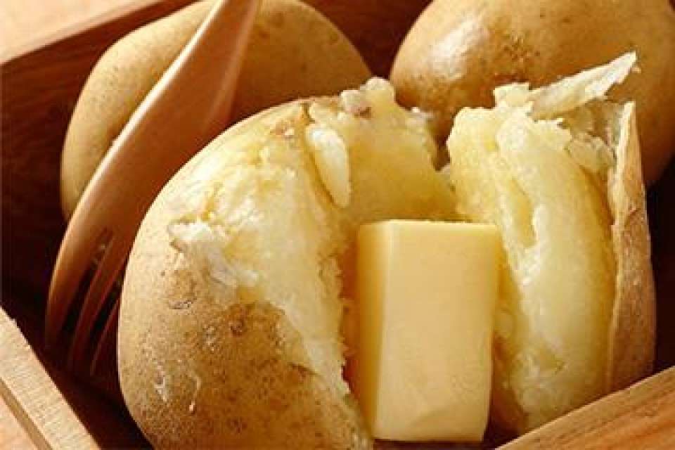 【さっぽろ雪まつり】おすすめの食べ物『じゃがバター』画像