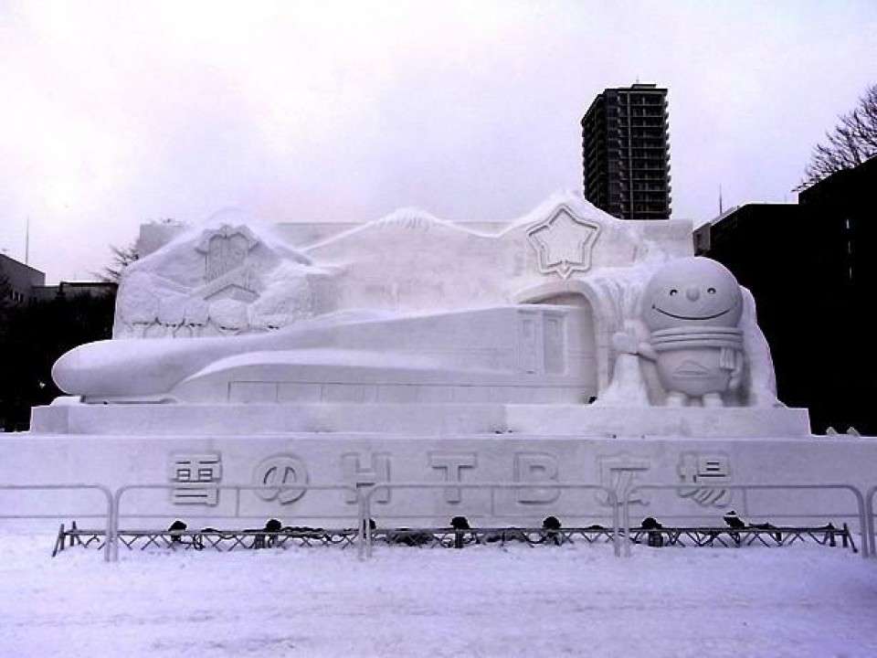 【さっぽろ雪まつり】歴代雪像「2016年3月26日開業！北海道新幹線」画像