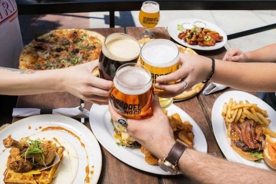 暴飲暴食